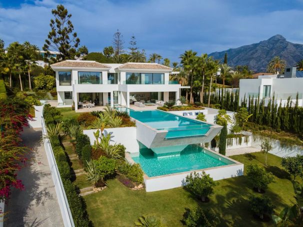 A vendre Superbe villa moderne 9 PIECES Nueva AndalucI­a  NUEVA ANDALUCIA