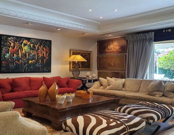 A vendre TRES belle villa de luxe 950 M² VUE MER  Glyfada