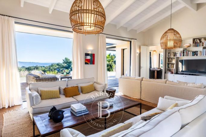 A vendre splendide villa d'architecte 8 pieces 290 m² vue mer plage a pieds Pianottoli-Caldarello