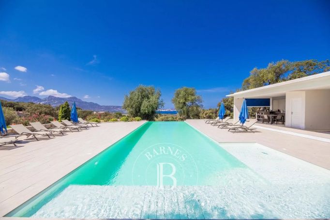 A vendre Villa 7 pieces 380 m² vue mer panoramique proche plage  LUMIO