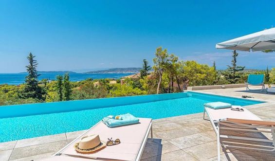 Villa Costoula à Agios Emilianos avec vue mer  