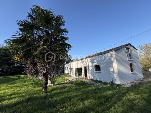 A vendre LONGèRE  6 PIECES 100 M2  SAINT MARS DU DESERT