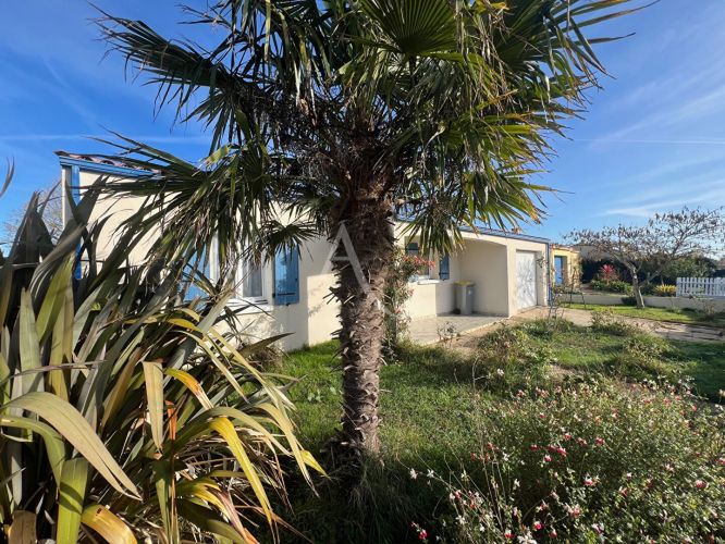 MAISON 4 PIECES 93 M2 ANGLES