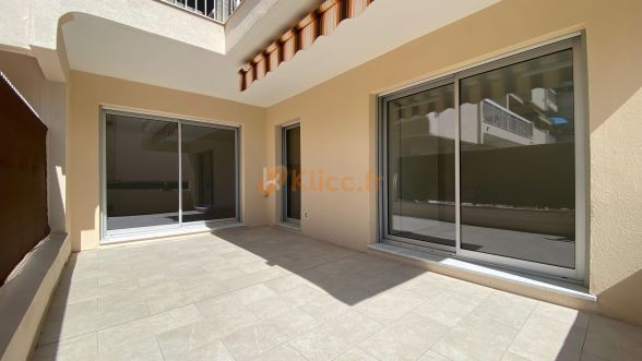 APPARTEMENT T3 69 m&sup2; REZ DE CHAUSSEE AVEC TERRASSES VALLAURIS