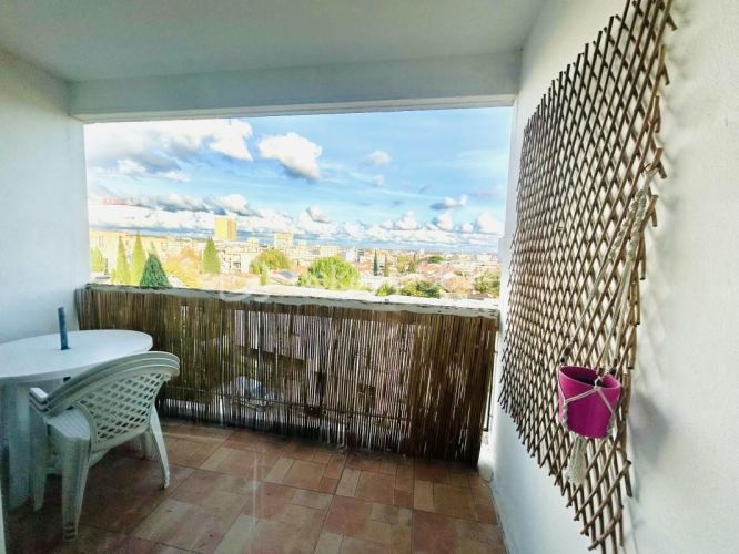 APPARTEMENT T4 79 M2 TERRASSE  NIMES