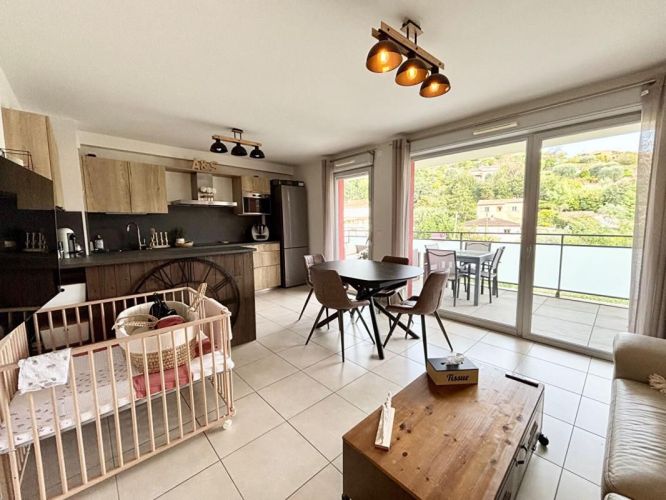 APPARTEMENT T3 61 M2 TERRASSE BORD DE MER CAGNES SUR MER