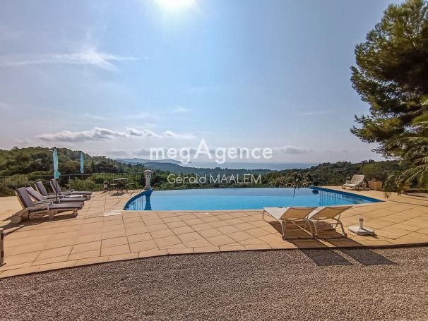 A vendre MAISON  7 PIECES 250 M2 VUE MER CAVALAIRE SUR MER