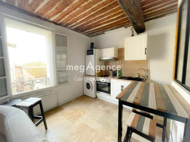 A louer STUDIO  24 M2 BORD DE MER ROQUEBRUNE SUR ARGENS