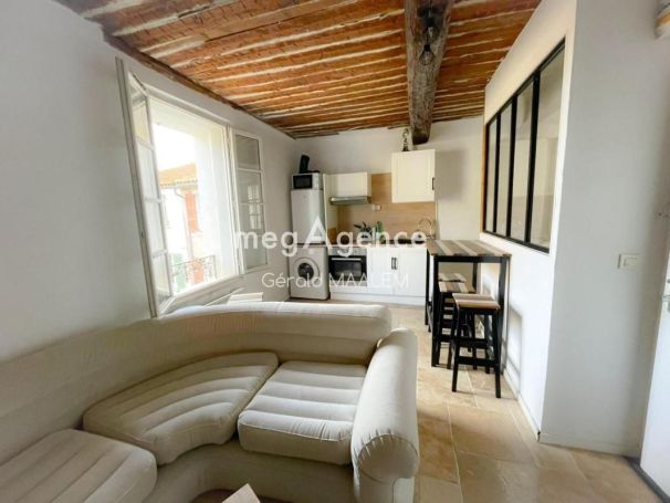 A louer STUDIO  24 M2 BORD DE MER ROQUEBRUNE SUR ARGENS