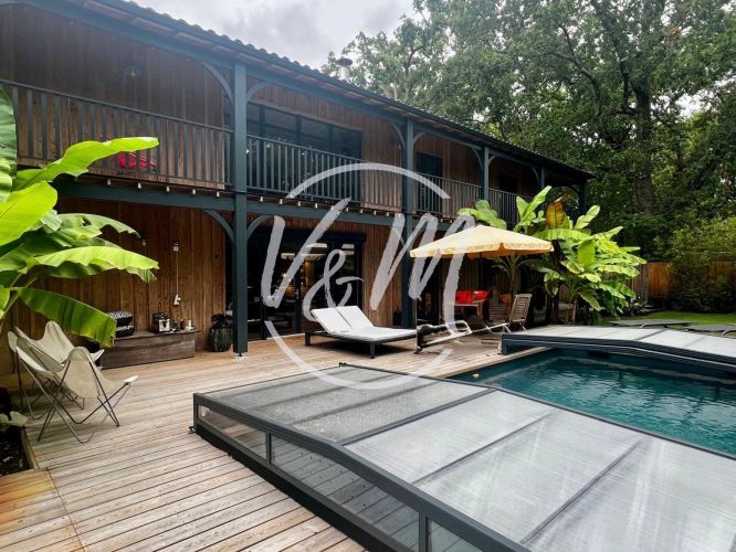 VILLA DE PRESTIGE 8 PIECES 280 Metsup2; Lanton