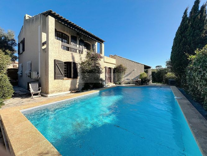 SUPERBE villa 8 PIECES 200 metsup2; proche des plages et des commoditES La Ciotat