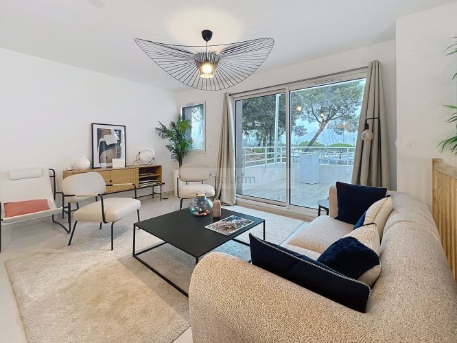 MAISON  CONTEMPORAINE PIEDS DANS L'EAU LA SEYNE SUR MER