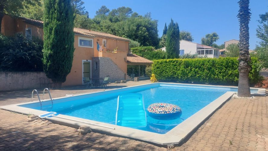 Maison Coup de coeur 6 PIECES 165 metsup2; piscine Brignoles