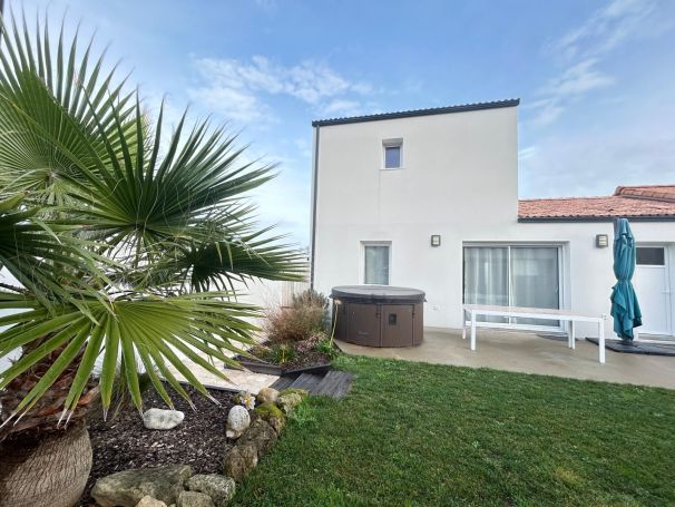 A vendre MAISON  4 PIECES 85 M2 BORD DE MER SAINT JEAN DE MONTS