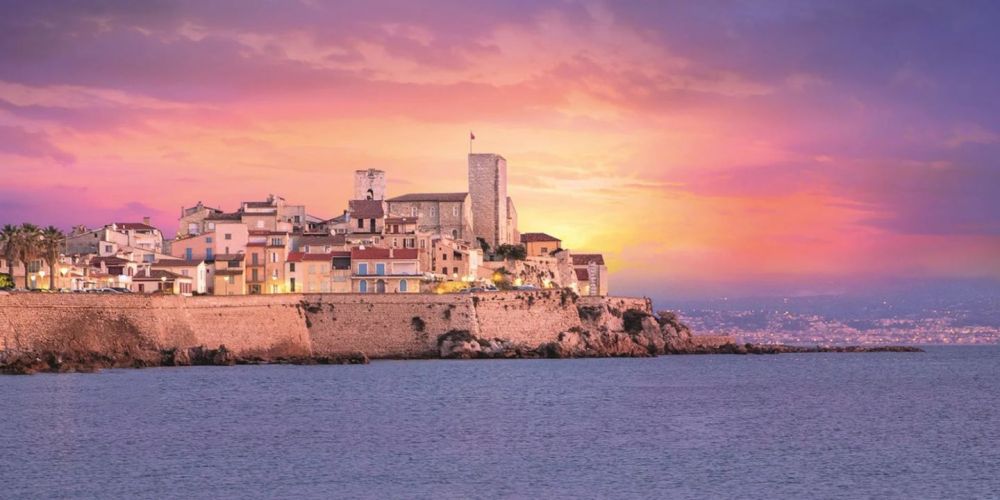 APPARTEMENT T2 43 M2 TERRASSE BORD DE MER ANTIBES