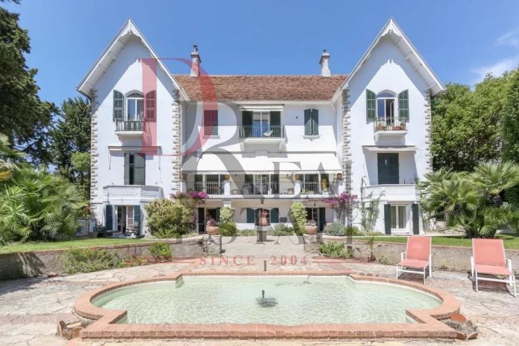 APPARTEMENT T2 48 M2 TERRASSE BORD DE MER CANNES