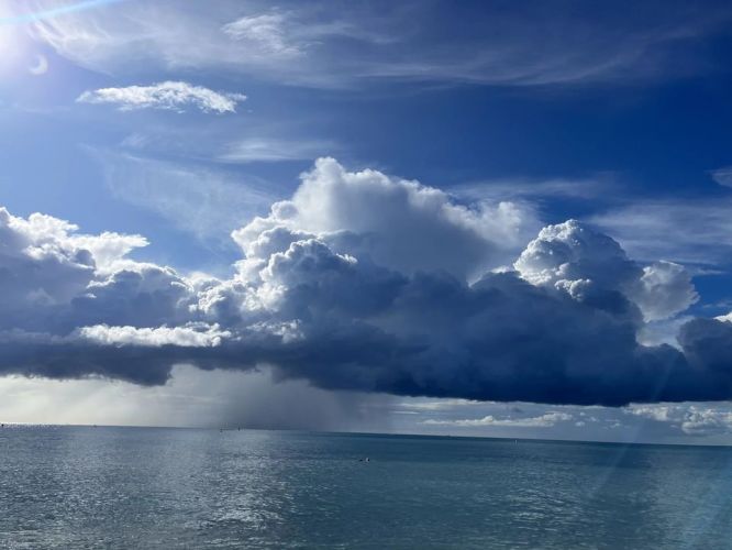 APPARTEMENT DE PRESTIGE T4 200 M2 TERRASSE PIEDS DANS L'EAU NICE