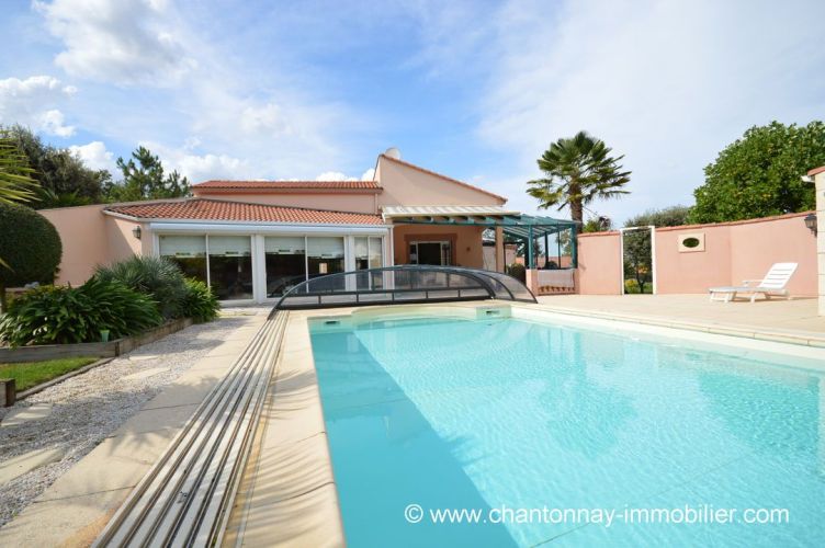 MAISON  CONTEMPORAINE  CHANTONNAY