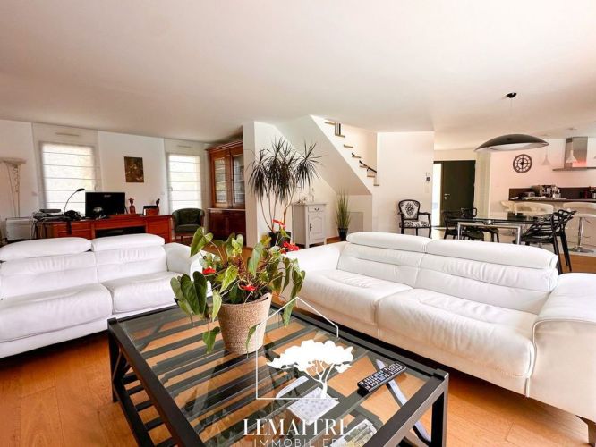 MAISON  CONTEMPORAINE BORD DE MER LES MATHES