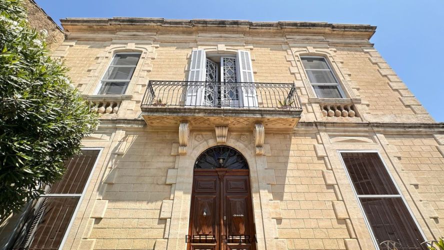 MAISON  DE MAîTRE  AUBORD