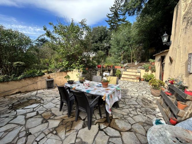 APPARTEMENT T4 85 M2  ARLES SUR TECH