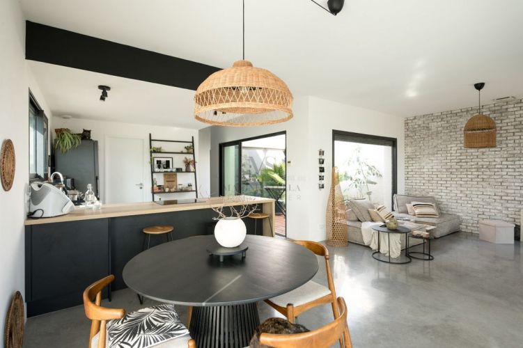 MAISON  CONTEMPORAINE  BESSAN