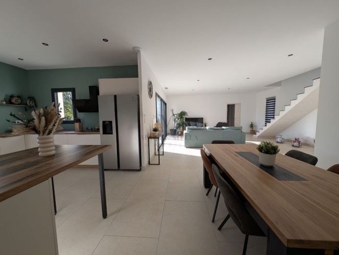 MAISON  5 PIECES 147 M2  LES MATELLES