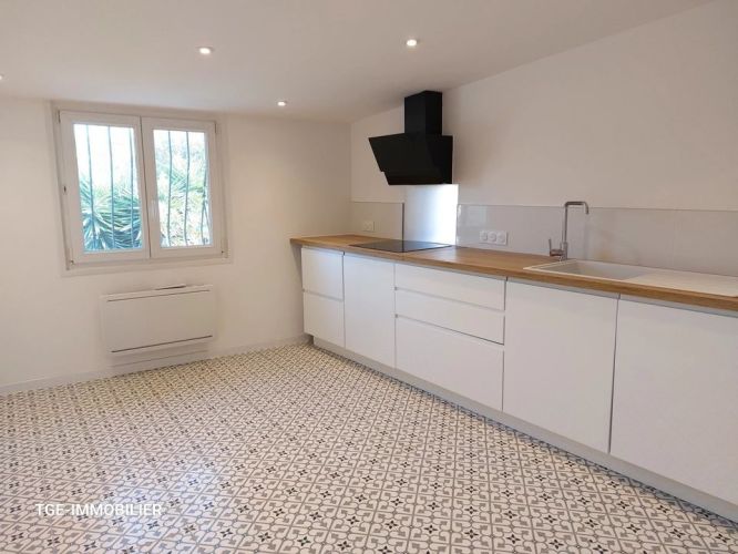 MAISON  CONTEMPORAINE BORD DE MER SIX FOURS LES PLAGES