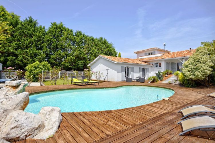 MAISON  8 PIECES 260 M2  GRADIGNAN