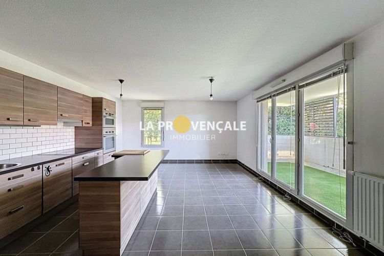 APPARTEMENT T3 54 M2 TERRASSE  TRETS