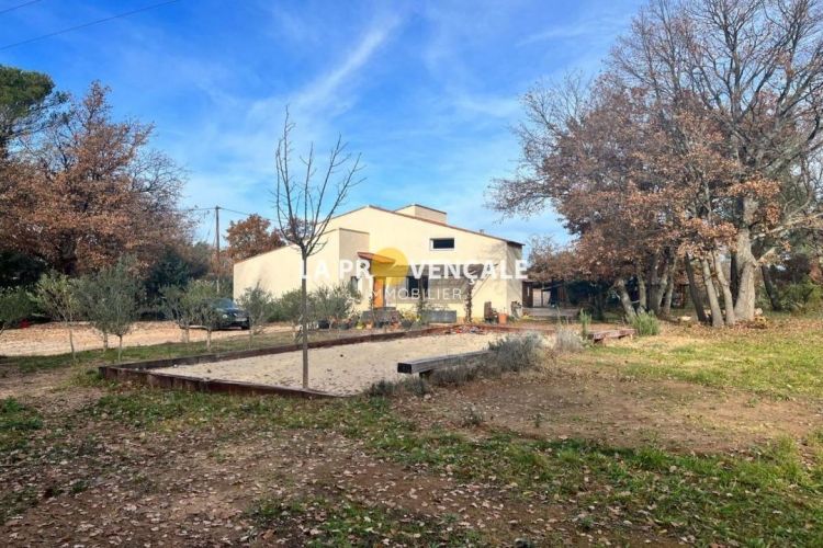 MAISON  7 PIECES 200 M2  TRETS