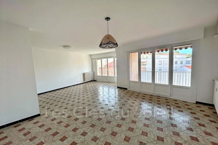 APPARTEMENT T3 81 M2 TERRASSE BORD DE MER BANDOL