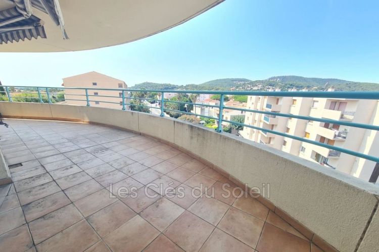 APPARTEMENT DE PRESTIGE T5 106 M2 TERRASSE BORD DE MER HYERES