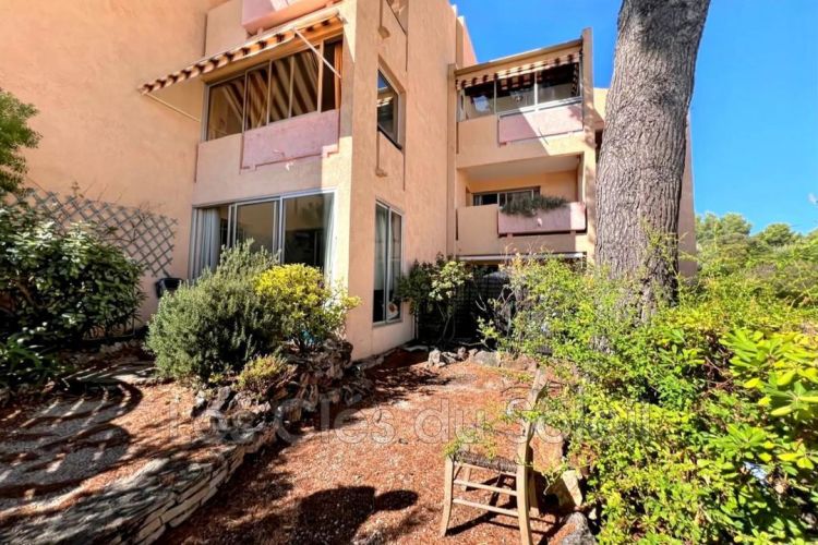 STUDIO  24 M2 TERRASSE BORD DE MER BANDOL