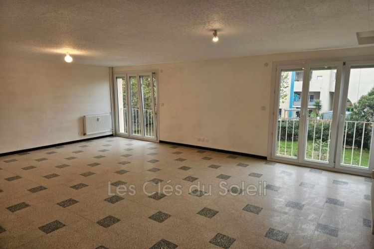 APPARTEMENT T5 82 M2 BORD DE MER HYERES