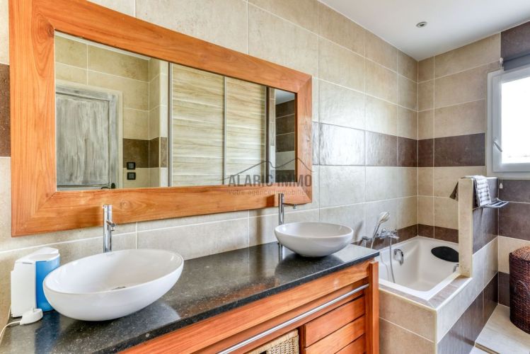 MAISON  5 PIECES 144 M2 BORD DE MER NARBONNE