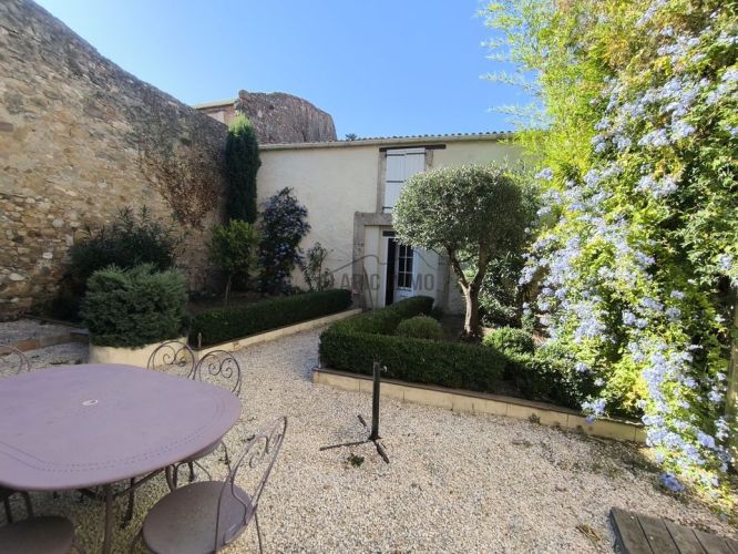 MAISON  DE MAîTRE  FERRALS LES CORBIERES