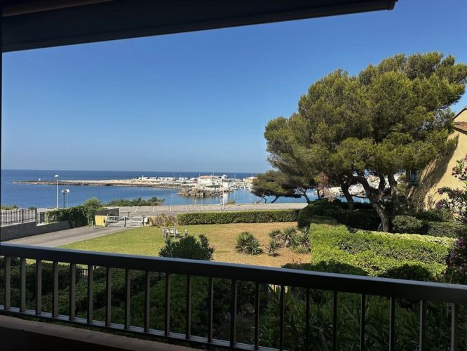 STUDIO  30 M2 TERRASSE VUE MER CARRO