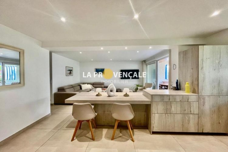 APPARTEMENT T3 72 M2 TERRASSE BORD DE MER CASSIS