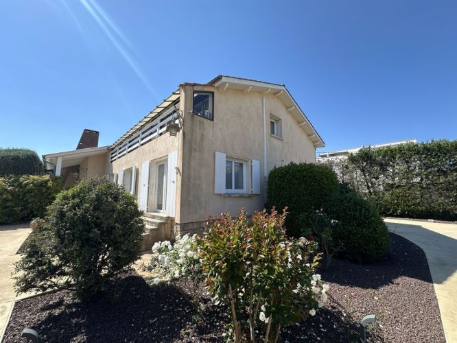 MAISON  10 PIECES 365 M2  BEZIERS