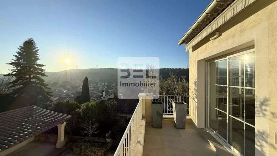 MAISON  6 PIECES 171 M2  BAGNOLS SUR CEZE