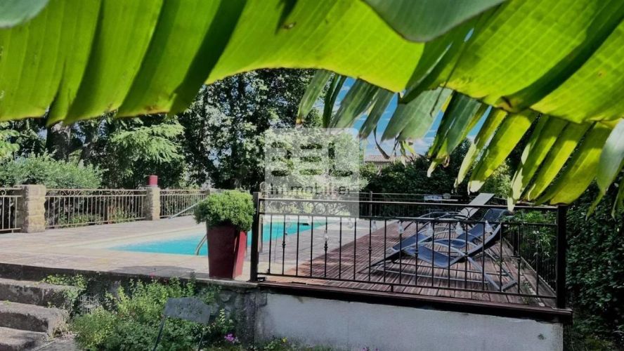 MAISON  11 PIECES 325 M2  SAUVETERRE