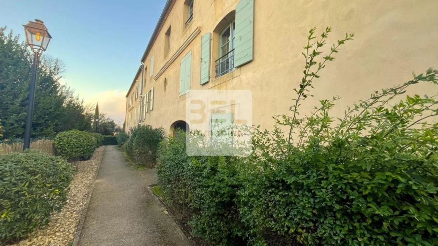 APPARTEMENT T3 50 M2 TERRASSE  UZES