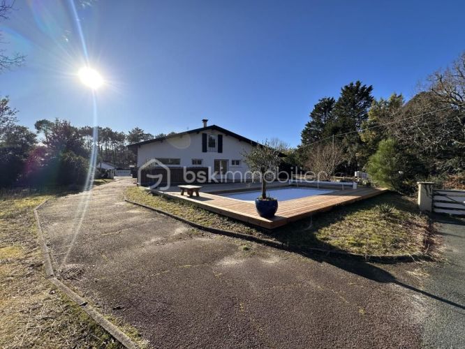 MAISON  6 PIECES 150 M2 BORD DE MER MOLIETS ET MAA