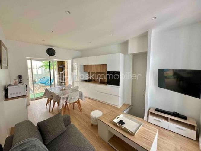 MAISON  DE MAîTRE PIEDS DANS L'EAU LES SABLES D OLONNE