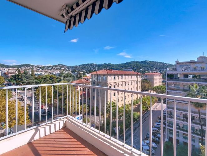 APPARTEMENT T3 67 M2 BORD DE MER CANNES