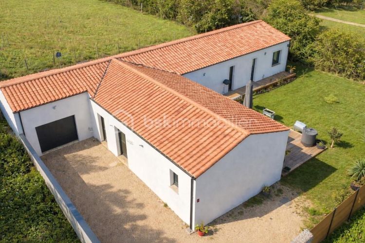 MAISON  CONTEMPORAINE  SURGERES