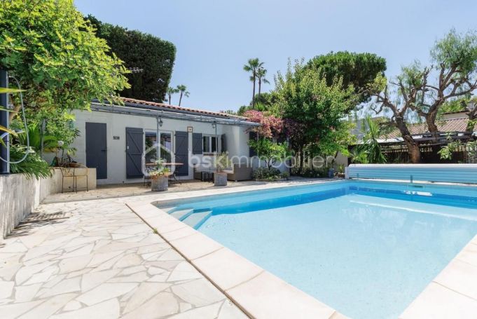 A louer MAISON  5 PIECES 150 M2 BORD DE MER ANTIBES