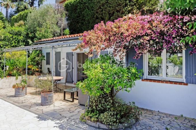 A louer MAISON  5 PIECES 150 M2 BORD DE MER ANTIBES