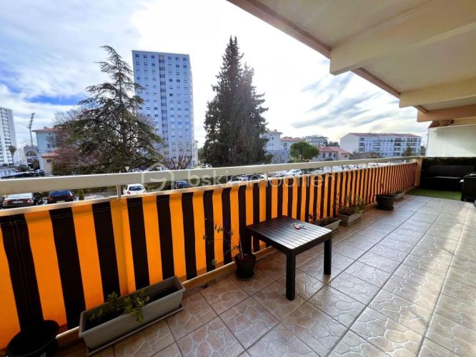 APPARTEMENT T5 102 M2 TERRASSE BORD DE MER TOULON